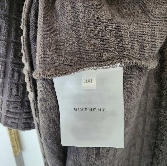 Givenchy 4G Terry T-Shirt & Short Set - Picture 10 of 12